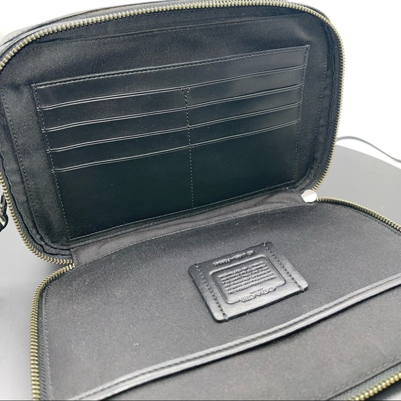 Coach signature Men’s Pouch - Picture 6 of 6